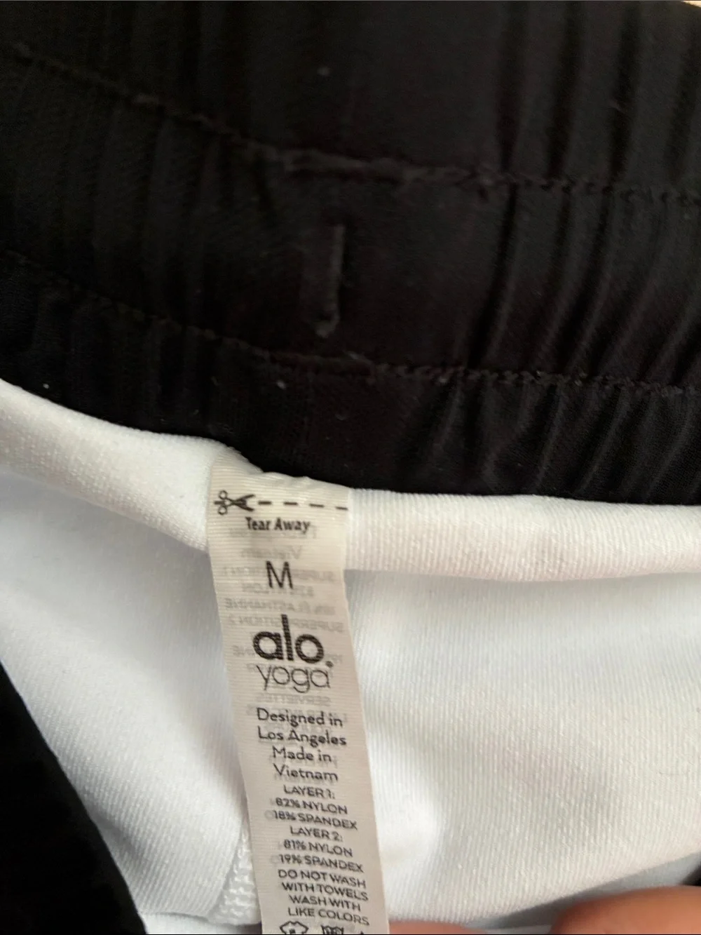 ALO Yoga Black Mesh Shorts Medium - Picture 4 of 6